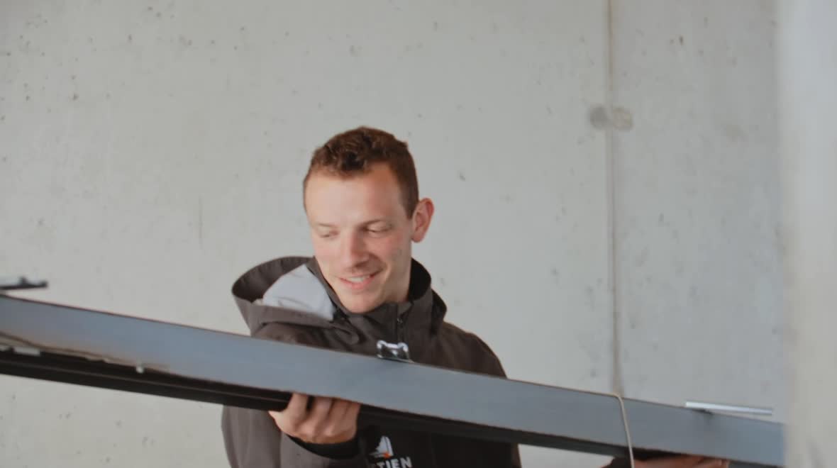 Mitarbeiter mit Fensterprofil